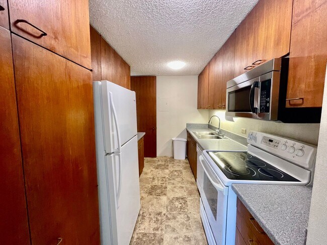 Building Photo - 1Bedroom, 1 Bathroom Unit in Naniwa Gardens, Hawaii Kai, AVAILABLE Soon!
