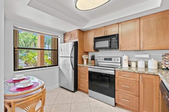Building Photo - 600 Egret Cir