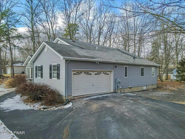 Building Photo - 502 Carrock Way
