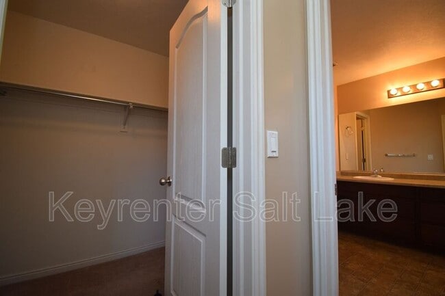 Building Photo - 6762 W Callery Ln