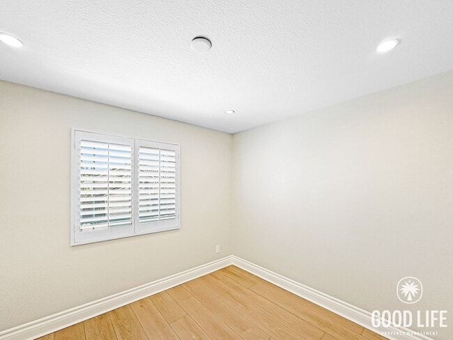 Building Photo - Beautiful 3-Bed Home w/ Vaulted Ceilings, Stainless Appliances, Private Backyard & 2-Car Garage