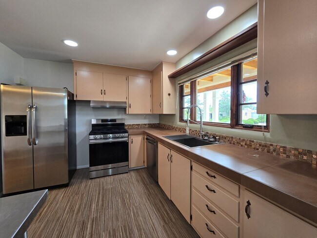 Building Photo - 133 Sereno Dr