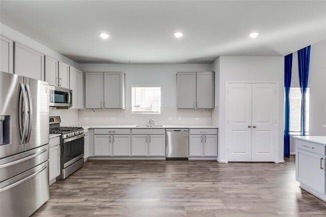 Building Photo - 6601 Avila Way