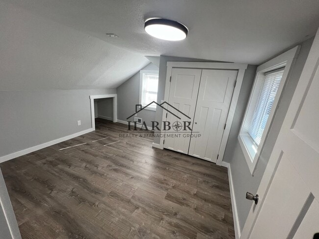 Building Photo - Newly Remodeled 2 Bedroom + Bonus Room Home