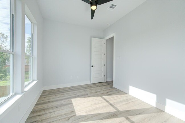 Building Photo - 3714 Mainer St