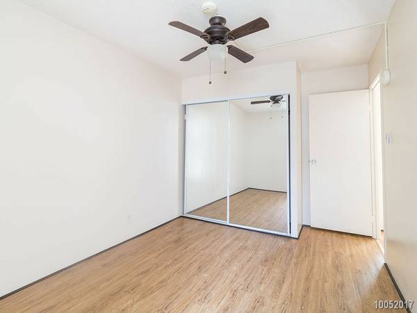 Building Photo - 2BR 1BA w/2 PARKING Spacious Condo Conveni...