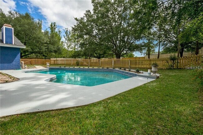 Building Photo - 2038 Crowley Cir W