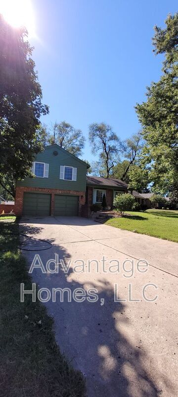 Building Photo - 8914 Grandview Dr