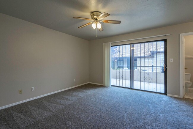 Building Photo - Spacious Updated Townhome in Downtown St. ...