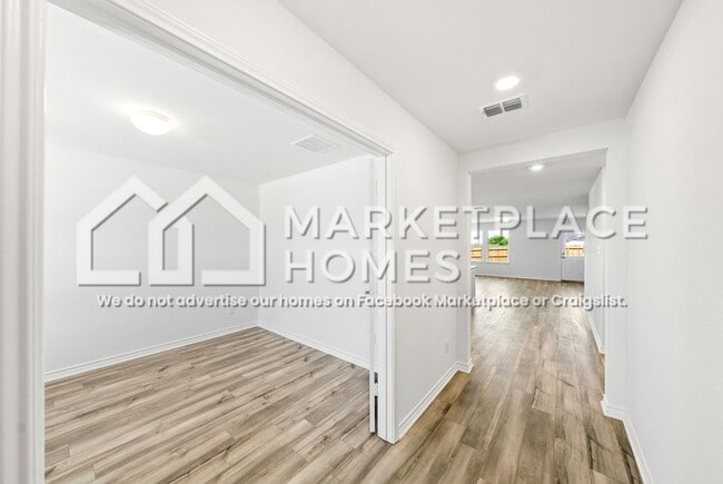 Building Photo - 400 Horizon Pointe