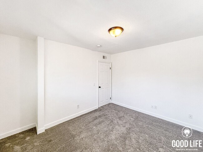 Building Photo - Stunning 2BD/2BA Condo in El Cajon W/ A/C, Private Balcony, Updated Kitchen, Coin-Op Laundry, & C...