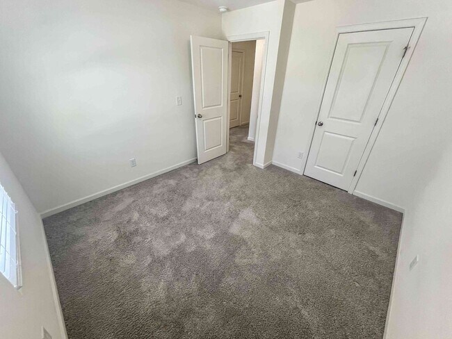 Building Photo - Cartersville Townhome - 3BR/2.5BA