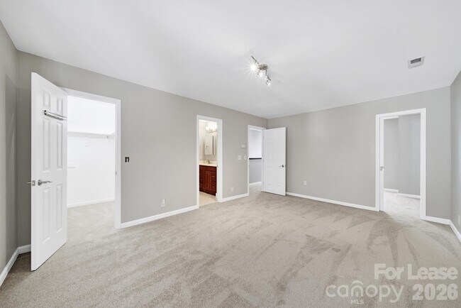 Building Photo - 804 Greenleaf Ave