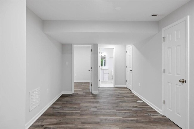 Building Photo - 1010 Hotchkiss Ct