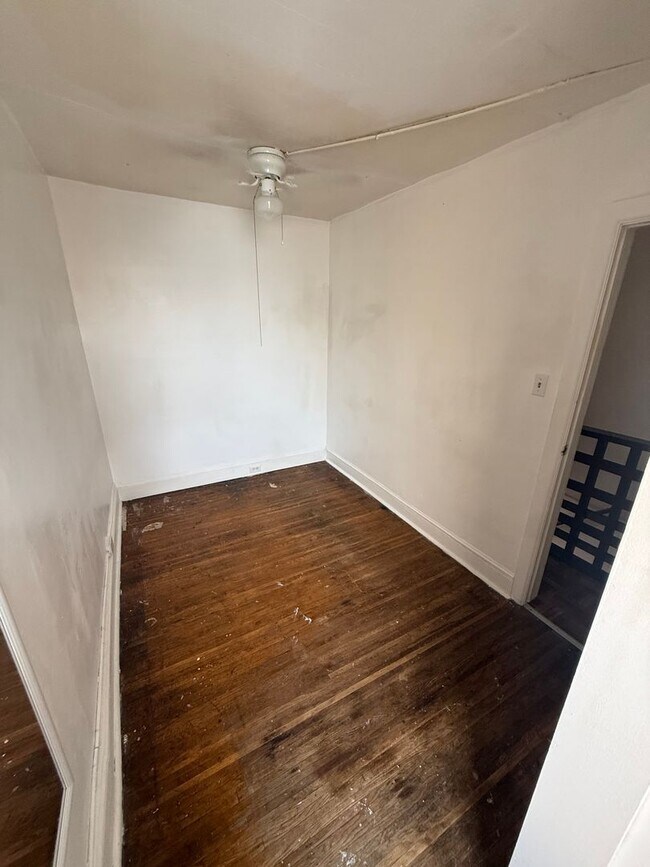 Building Photo - 824 Winton St