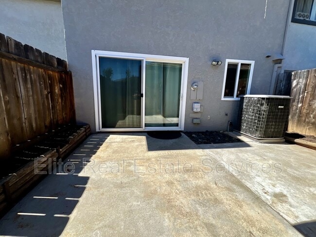 Building Photo - 10633 Aristocrat Ct