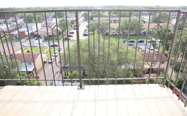 Building Photo - 9009 Golf Rd