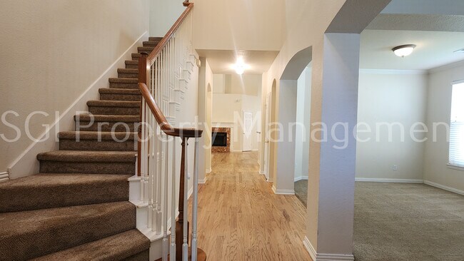 Building Photo - 329 Parkhurst Ln