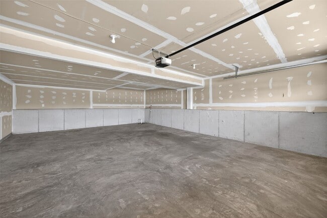 Building Photo - 303 Shadow Trace Dr