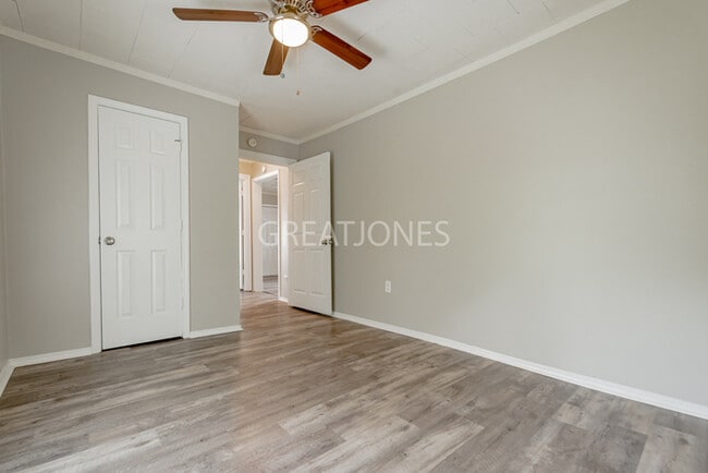 Building Photo - REDUCED!