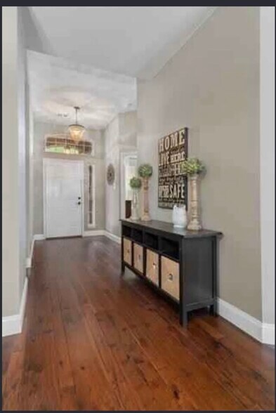 Building Photo - 2716 Zoeller Dr