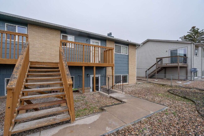 Building Photo - Completely renovated two bedroom!