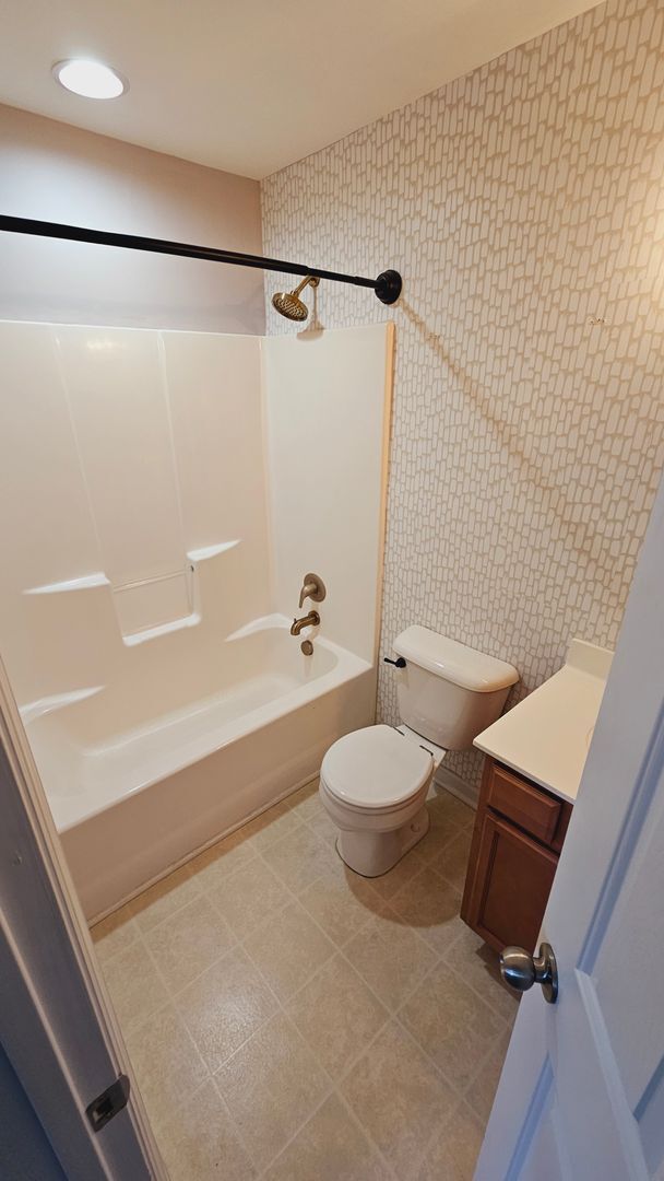 Building Photo - Prestigious 3 Bedroom Home!!!