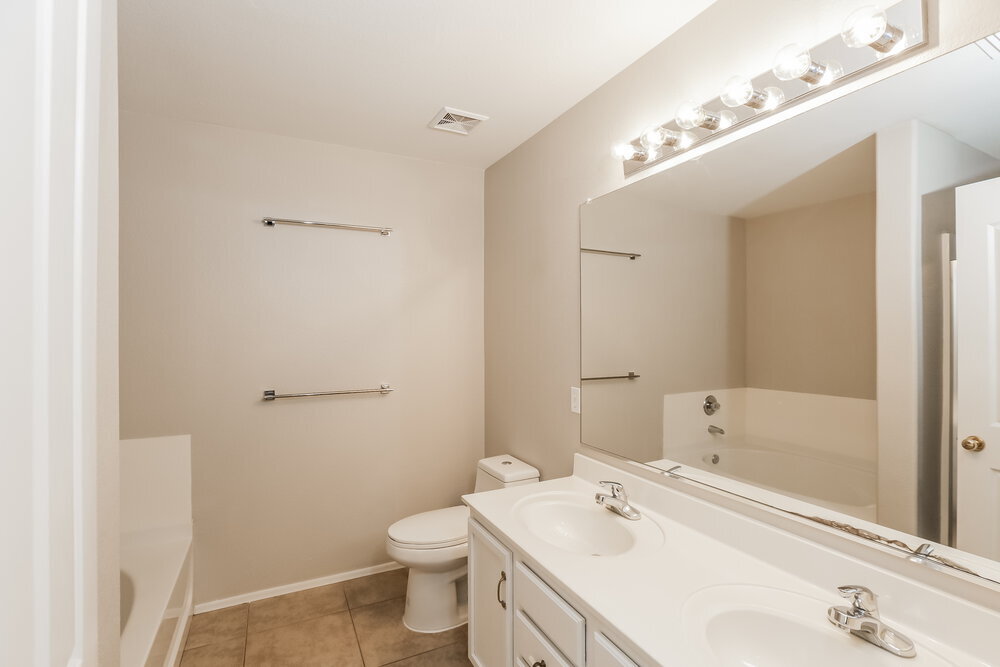 Building Photo - 21118 E Stonecrest Dr