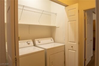 Building Photo - 3805 Ormond Beach St