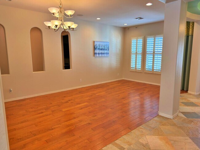 Building Photo - 737 E Charlevoix Ave