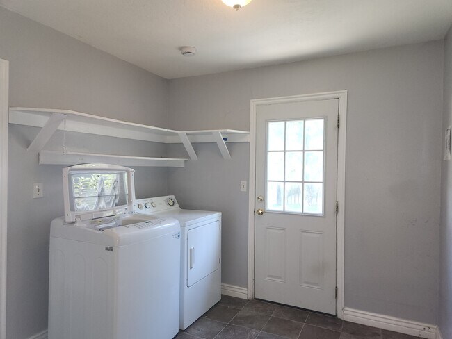 Building Photo - 938 E 25 S