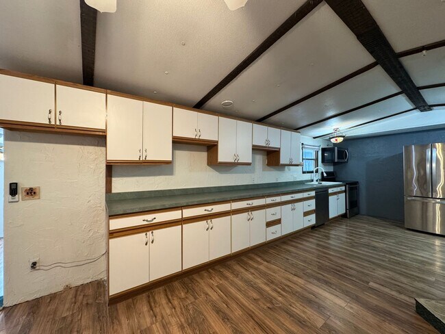Building Photo - 5119 Mesa Dr