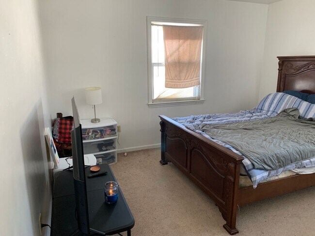 Building Photo - 2 Bed 1 Bath Blacksburg Home