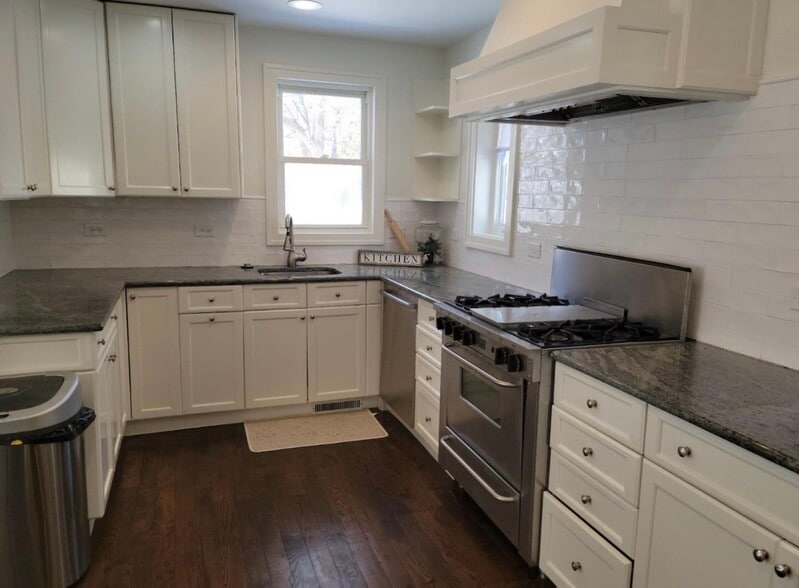 Chefs kitchen - 556 Lincoln St