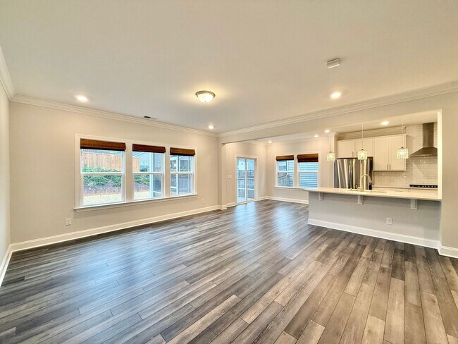 Building Photo - Gorgeous 5BD, 3BA Raleigh Home with Tons of Modern Upgrades in an HOA Community with Premier Amen...