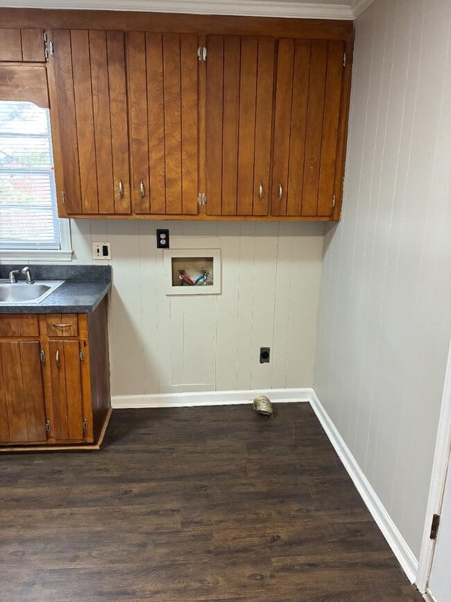 Building Photo - 803 Crawford St S