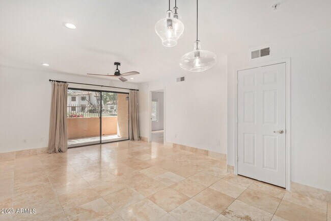 Building Photo - 9990 N Scottsdale Rd