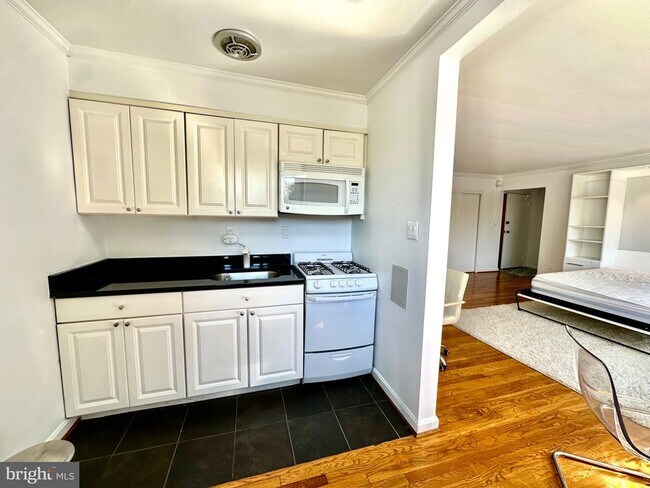 Building Photo - 5112 MacArthur Blvd NW