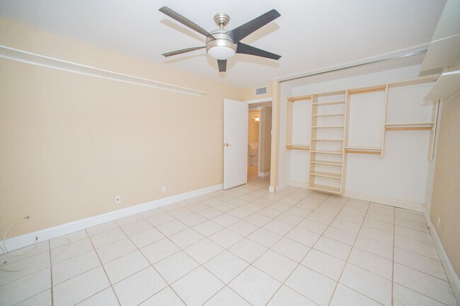 Building Photo - 101 Waterford D