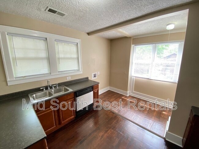 Building Photo - 720 Stonewall St