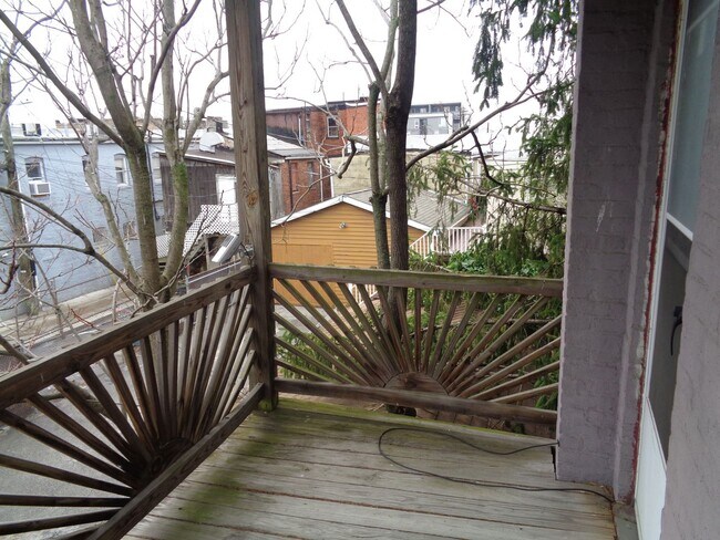 Building Photo - 3403 Bank St