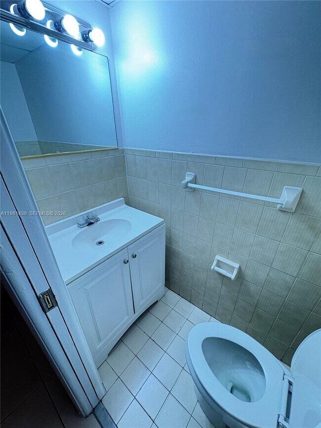 Building Photo - 5 Olive Dr