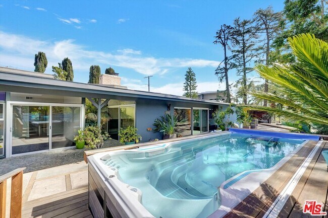 Building Photo - 2755 Carmar Dr