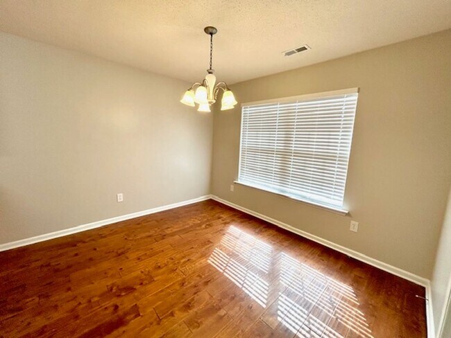 Building Photo - Coming soon! 10/10 Charming 3-bedroom bric...