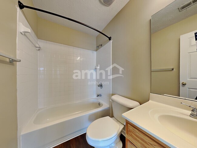 Building Photo - 32 Ascot Glen Dr