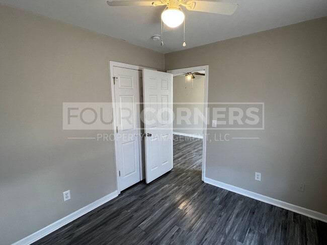 Building Photo - Lovely 3-bedroom 2-bath Apartment