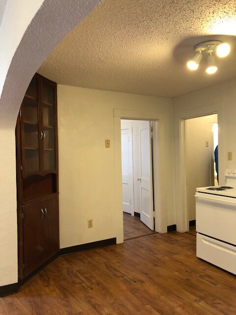 Building Photo - 820 S Avenue A