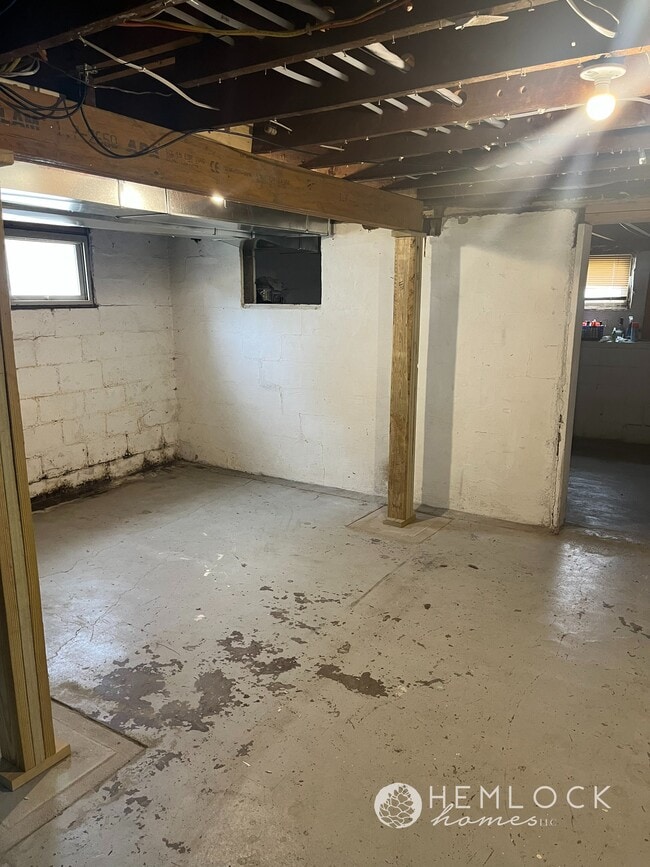 Building Photo - 601 S 1st St