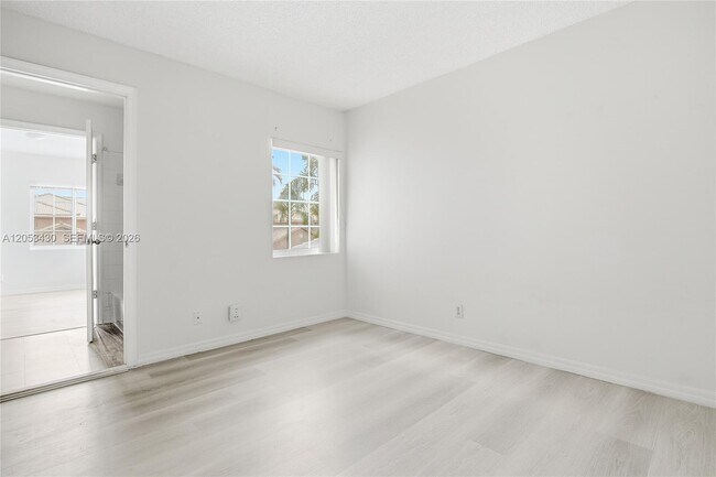 Building Photo - 2066 Madeira Dr