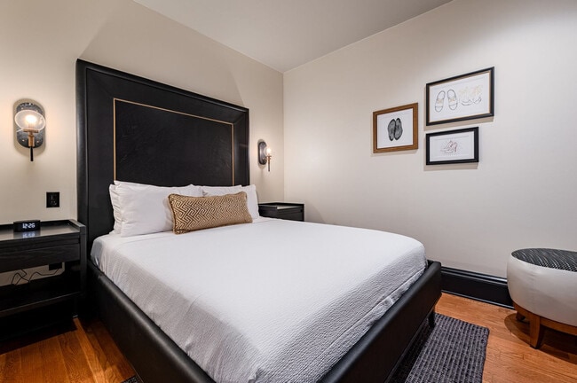 Building Photo - 1011 Canal St